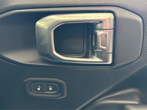 Used 2023 Jeep Wrangler Willys image 36