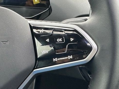 New 2025 Volkswagen ID.4 Pro image 39