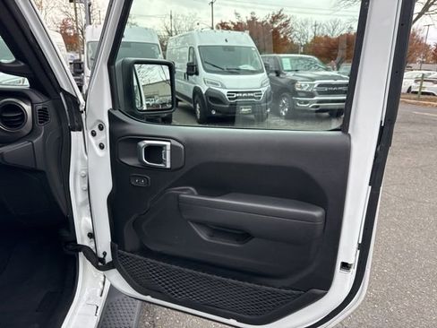 Used 2022 Jeep Wrangler Unlimited Sport image 31