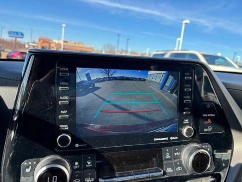 Used 2022 Toyota Highlander XLE image 17