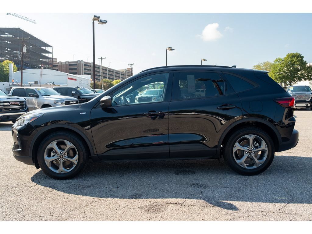 Used 2025 Ford Escape ST-Line FWD image 5