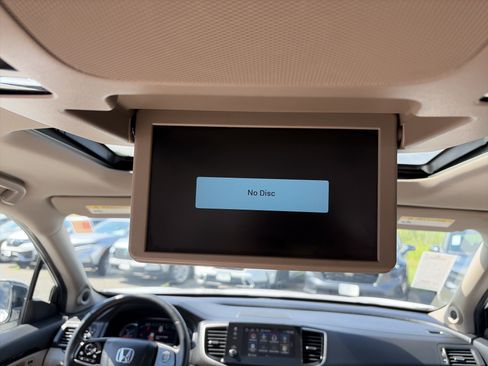 Used 2021 Honda Pilot Touring image 17