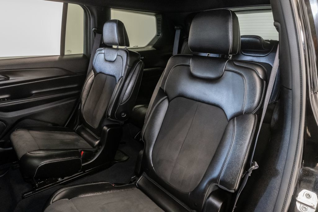 Used 2023 Jeep Grand Cherokee L Laredo AWD/4WD image 26