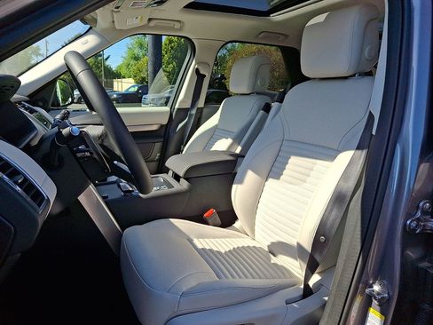 Certified 2025 Land Rover Discovery Dynamic SE AWD/4WD image 17