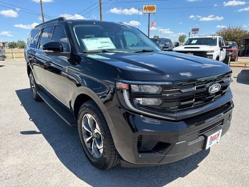 New 2027 Ford Expedition Max Active RWD image 3