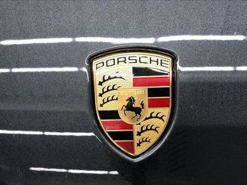 Used 2018 Porsche Macan AWD/4WD image 30