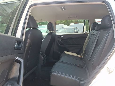 Used 2024 Volkswagen Tiguan SE AWD/4WD image 11