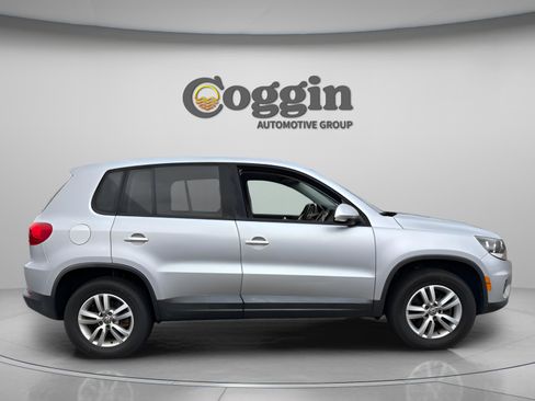 Used 2013 Volkswagen Tiguan S image 6
