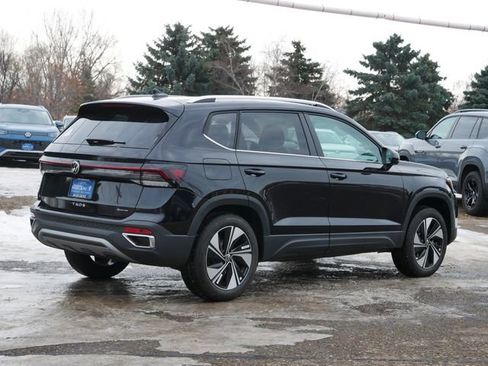 New 2026 Volkswagen Taos SE image 2