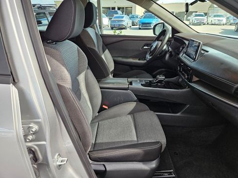 Used 2022 Nissan Rogue SV FWD image 17