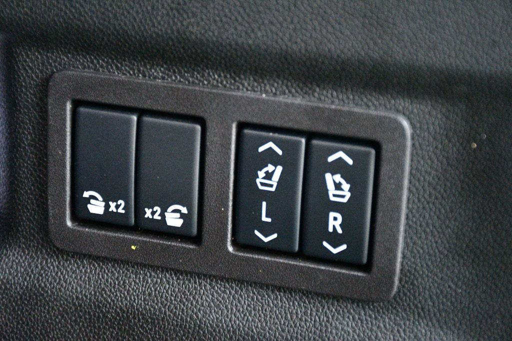 Used 2024 GMC Yukon XL Denali AWD/4WD image 81