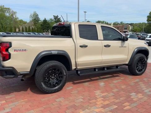 Used 2024 Chevrolet Colorado Trail Boss w/ Technology Package image 3