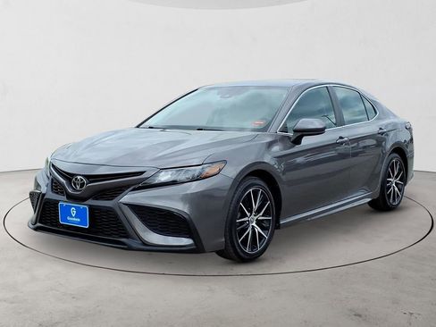 Used 2021 Toyota Camry SE FWD image 1