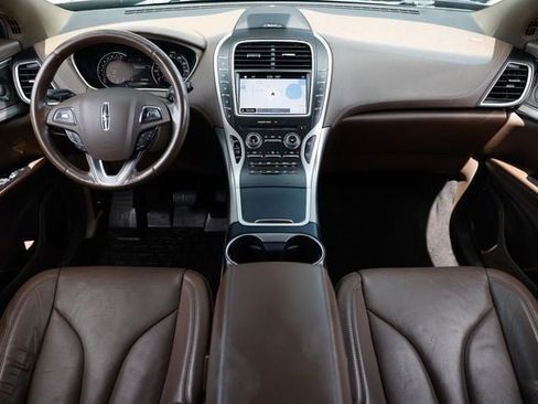 Used 2016 Lincoln MKX Reserve w/ Technology Package FWD image 2