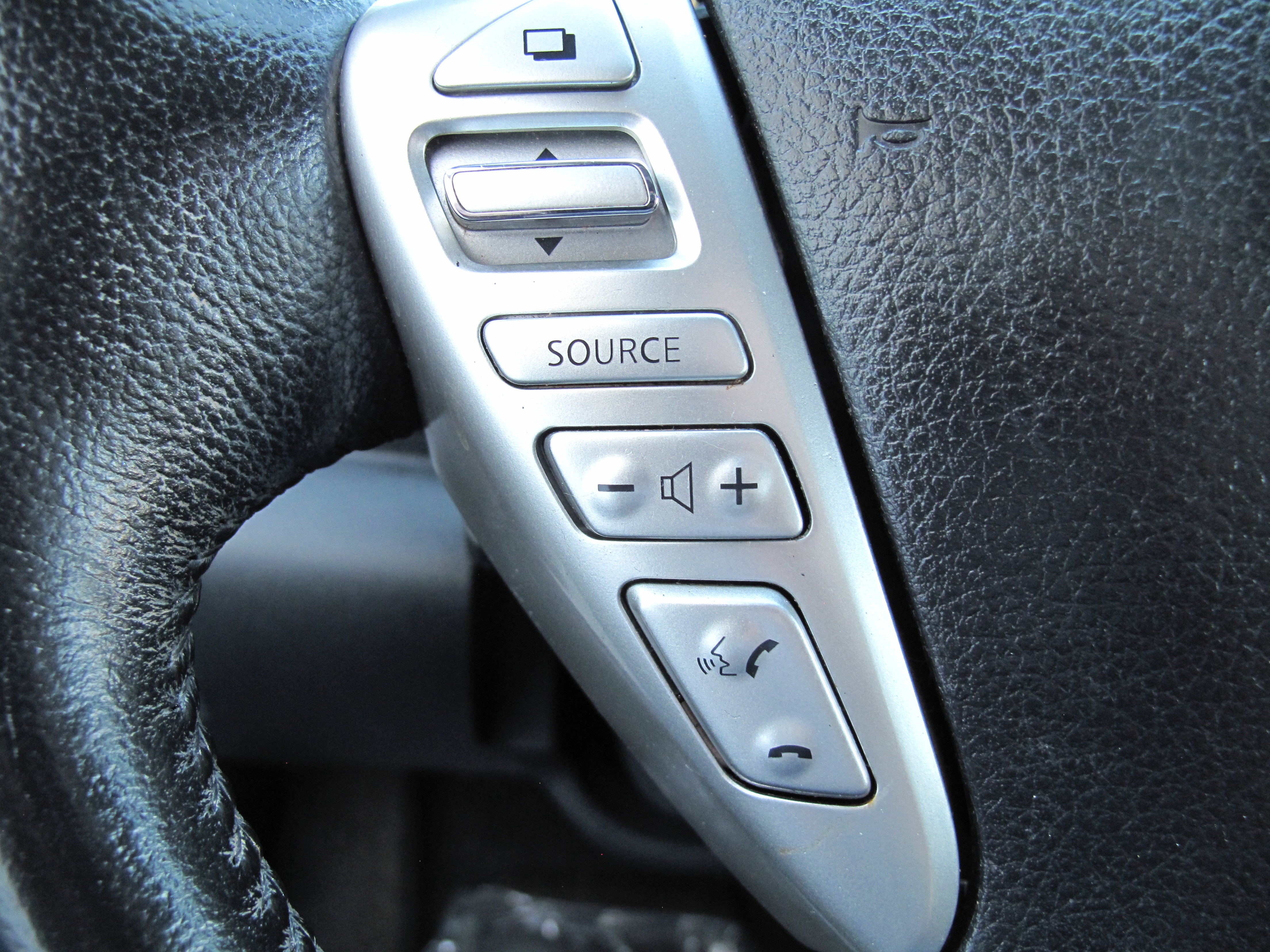 Used 2015 Nissan Versa Note SV w/ SV Convenience Package FWD image 17