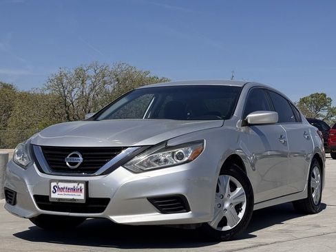 Used 2018 Nissan Altima 2.5 S w/ S Convenience Package image 2