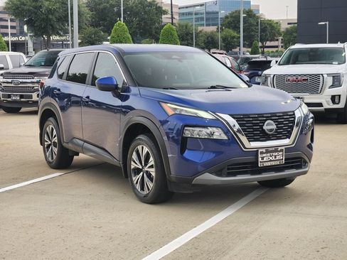 Used 2023 Nissan Rogue SV FWD image 3