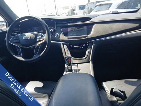 Used 2017 Cadillac XT5 Platinum w/ Driver Assist Package AWD/4WD image 14