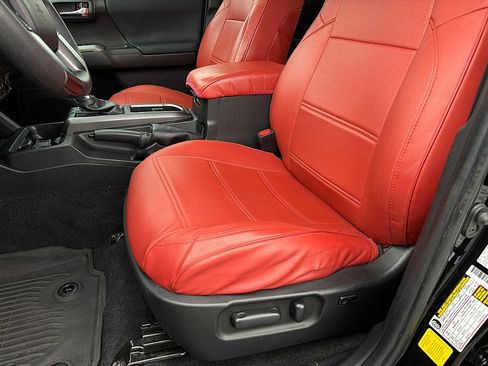 Used 2023 Toyota Tacoma TRD Off-Road image 10