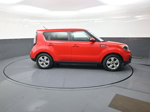Used 2019 Kia Soul FWD image 2