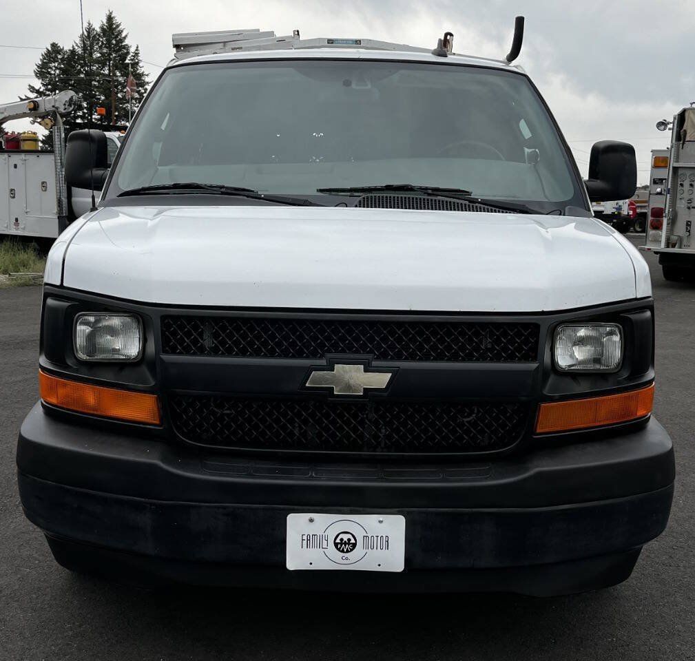 Used 2017 Chevrolet Express 2500 RWD image 2