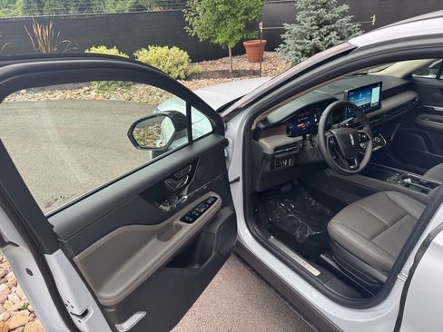 New 2025 Lincoln Corsair Reserve image 22