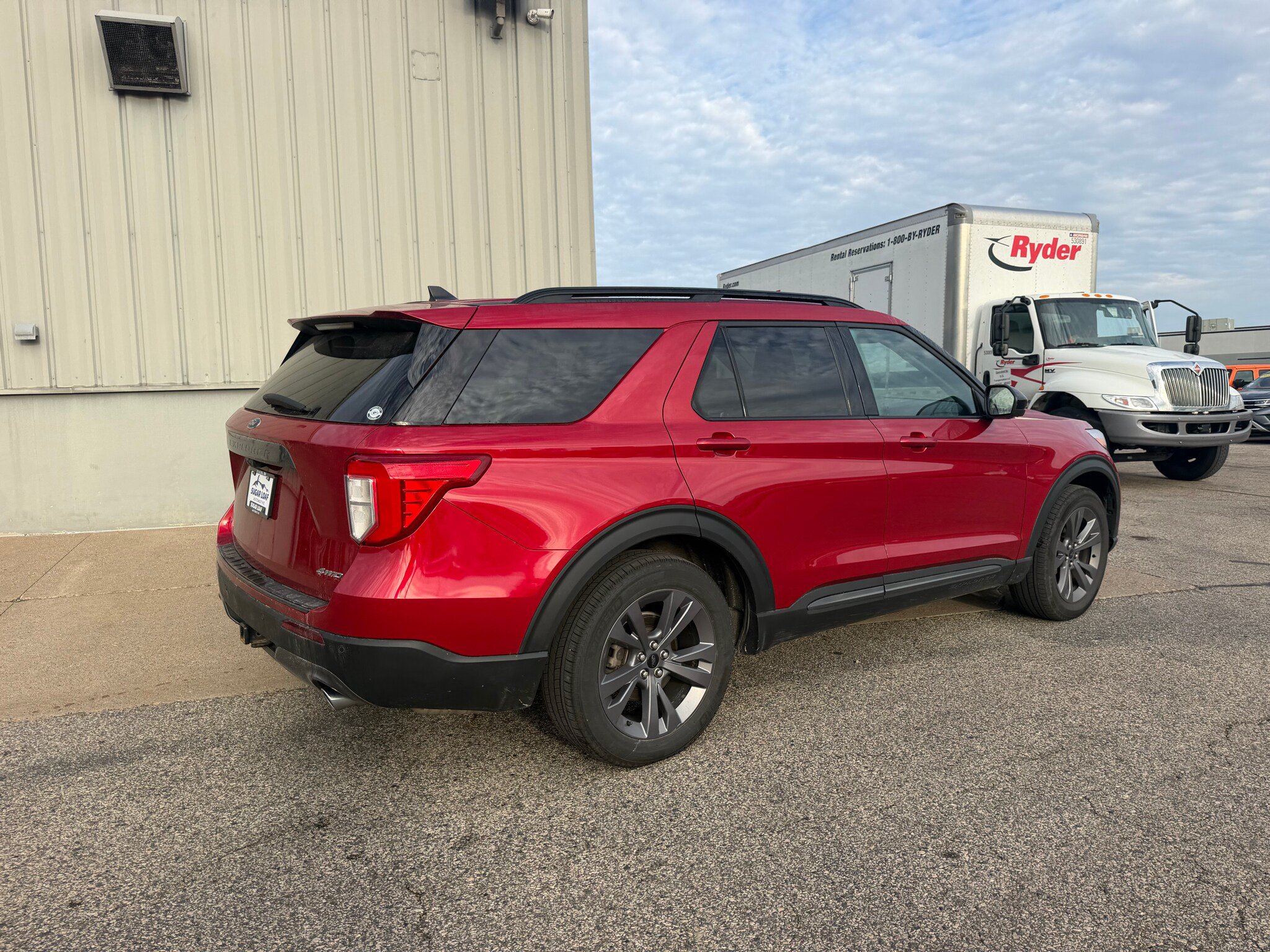 Used 2023 Ford Explorer XLT w/ Equipment Group 202A AWD/4WD image 3