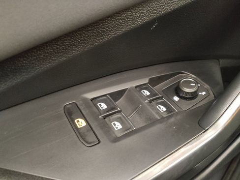 Used 2025 Volkswagen Jetta SE FWD image 27