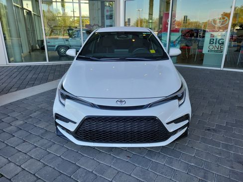 Certified 2025 Toyota Corolla SE image 9