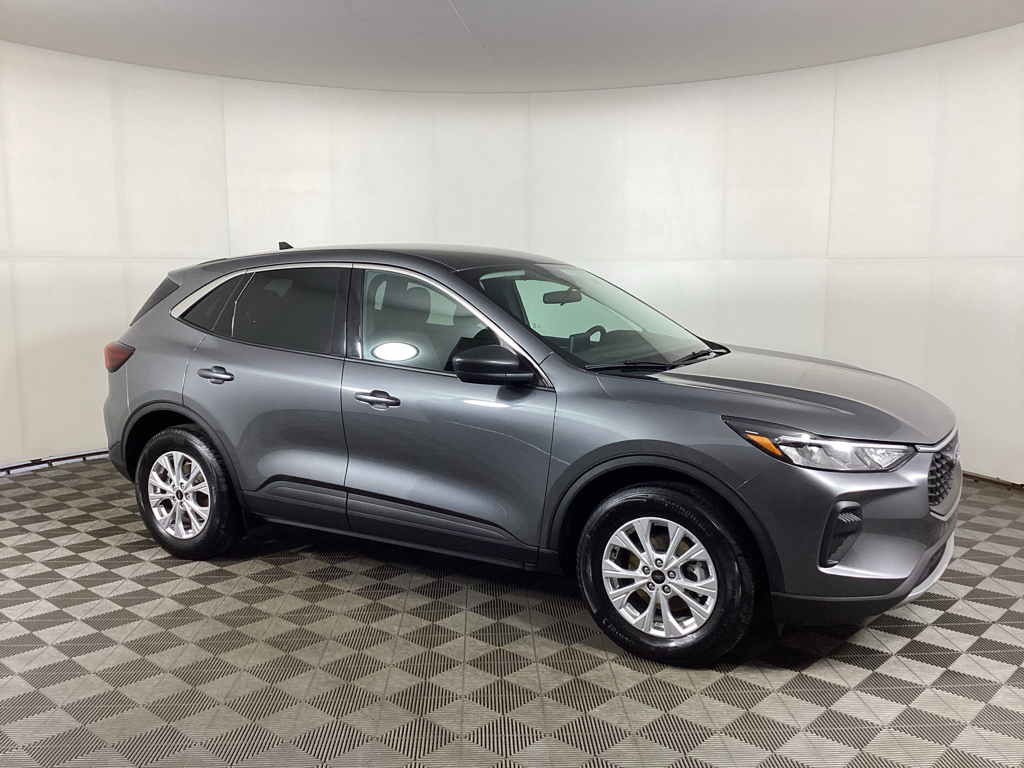 Certified 2023 Ford Escape Active AWD/4WD image 1