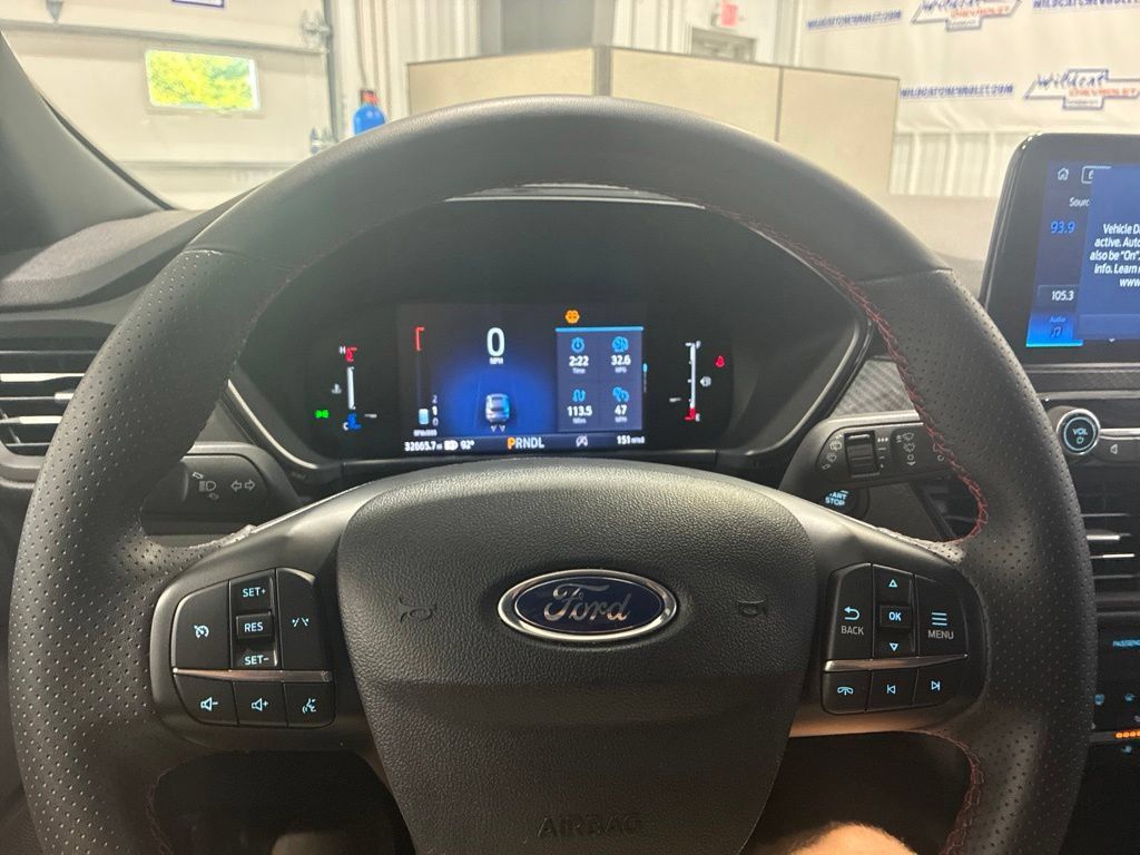 Used 2025 Ford Escape ST-Line FWD image 18
