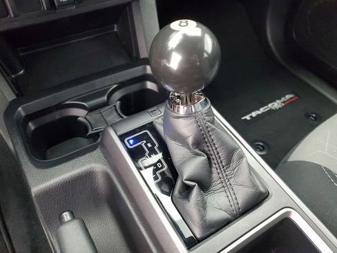 Used 2021 Toyota Tacoma TRD Off-Road AWD/4WD image 29