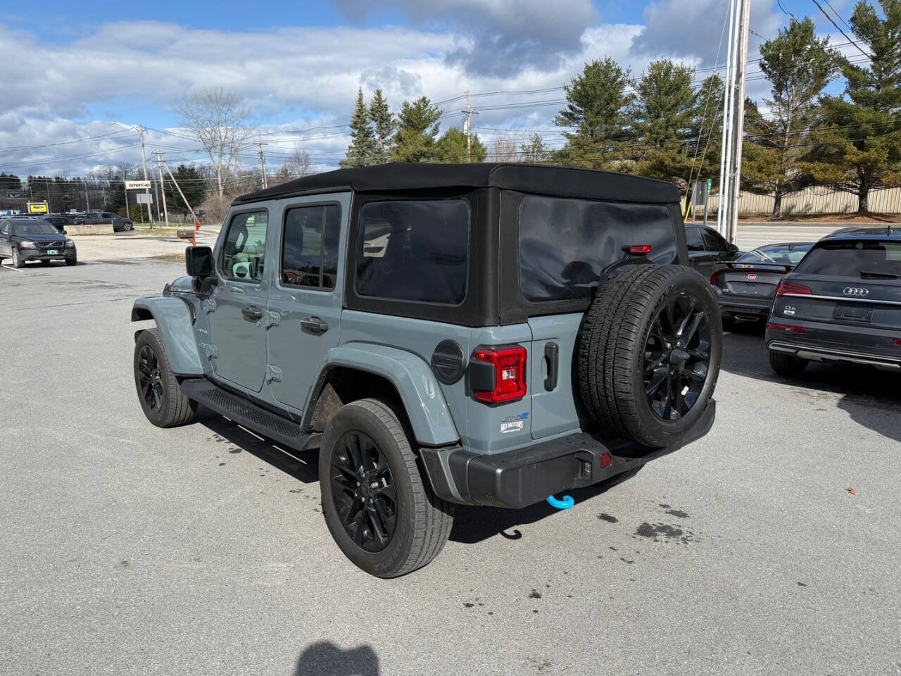 Used 2024 Jeep Wrangler Unlimited Sahara AWD/4WD image 8