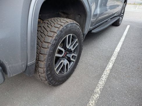 Used 2024 GMC Sierra 1500 AT4 w/ Technology Package AWD/4WD image 10