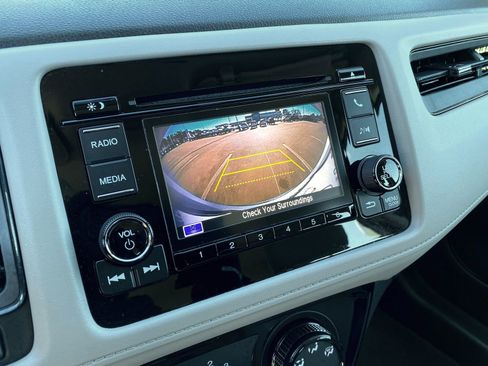 Used 2021 Honda HR-V LX image 16