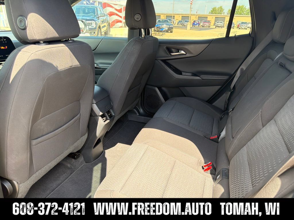 Used 2026 Chevrolet Equinox LT AWD/4WD image 25