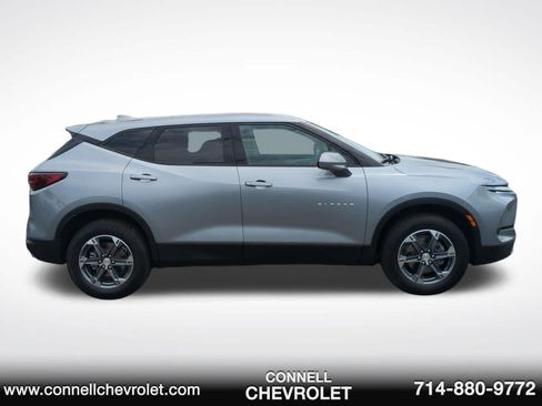 Used 2025 Chevrolet Blazer LT FWD image 4