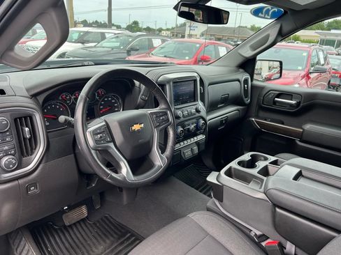 Used 2022 Chevrolet Silverado 1500 LT AWD/4WD image 9