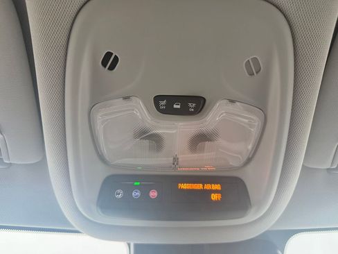Used 2024 Chevrolet TrailBlazer LS FWD image 29