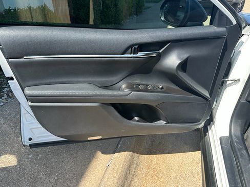Used 2022 Toyota Camry XSE FWD image 10