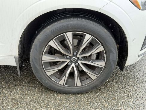 Used 2023 Volvo XC60 B5 Plus image 25