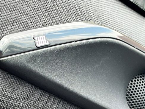 Used 2024 Toyota Venza XLE image 19