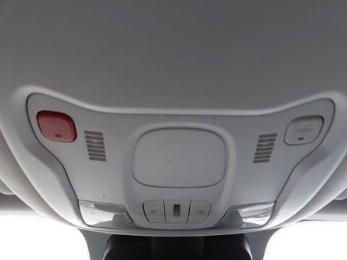 Used 2023 Jeep Renegade Latitude image 23