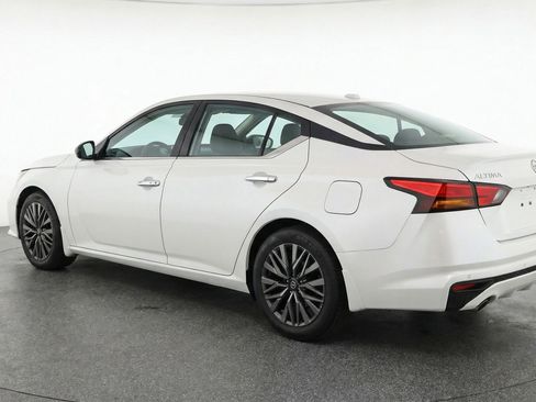 Used 2025 Nissan Altima 2.5 SV image 6
