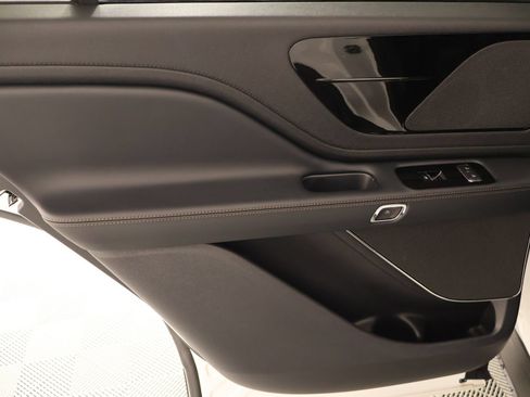 New 2026 Lincoln Aviator AWD image 17