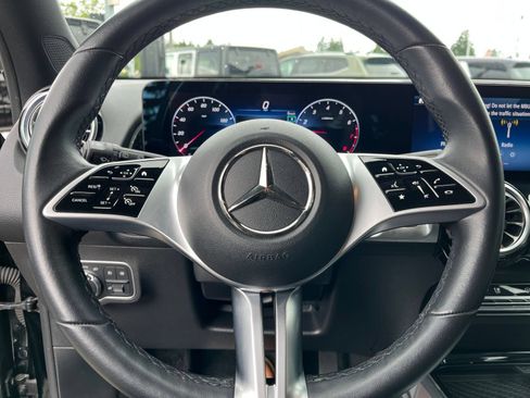 Used 2025 Mercedes-Benz GLB 250 image 29