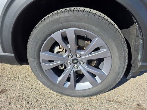 Used 2023 Ford Explorer XLT w/ Equipment Group 202A image 6