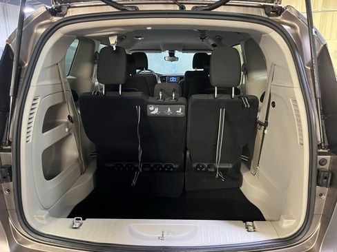 Used 2017 Chrysler Pacifica LX FWD image 29
