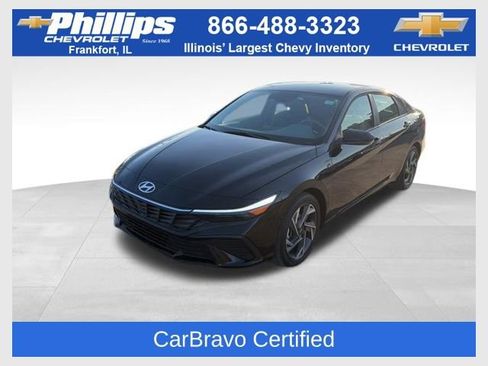 Used 2025 Hyundai Elantra SEL image 1