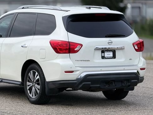 Used 2017 Nissan Pathfinder SL w/ SL Tech Package FWD image 16